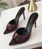 كعب سانلوران يتوفر عدة ألوان