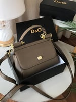 شنط دولتشي اند غابانا درجة اولى الحجم موضح بالصوره