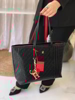 شنط سي اتش حجم وسط موديل السلةمع الميدلية والملحقا...