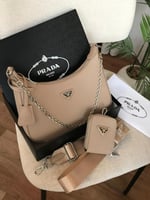 شنط برادا هاي كوالتي حجم وسط يتوفر 6 الوان مع المل...