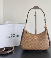 شنط كوتش كوالتي حجم وسط يتوفر عدة الوان