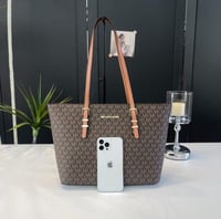 شنطة مايكل كورس حجم كبير