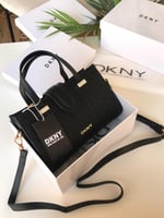 شنط دكني DKNY كوالتي يتوفر عدة اللوان الحجم موضح ب...