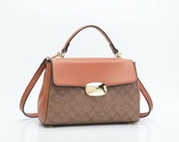 شنط كوتش درجة اولى يتوفر عدة الوان