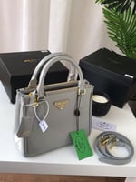 شنط برادا درجة أولى