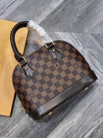 شنطة لويس فيتون هاي كوالتي حجم وسط