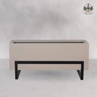 حوض زراعي مع قاعدة