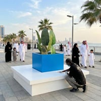 جلسة خارجية كبيرة مع مركن