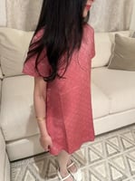 فستان قوتشي وردي مزين بكسر من الاسفل