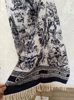 شال ديور باللون الاسود والابيض كشمير مع البوكس