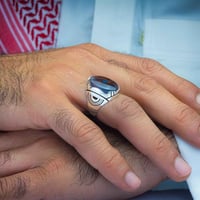 خاتم كلاسيكي عقيق يماني مزهر مصور