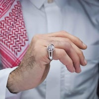 خاتم ملكي عقيق يماني مزهر مصور