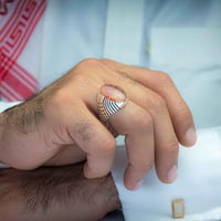 خاتم كلاسيكي عقيق يماني مزهر