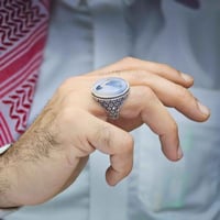 خاتم فضة عيار 950 عقيق يماني مزهر مصور