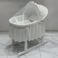 سلة موسى مع حامل هزاز خشبي