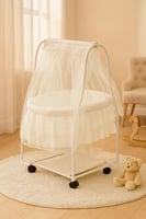 سلة موسى مع حامل هزاز و بعجلات لون ابيض