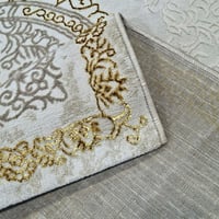 سجاد كلاسيك – نقش ملكي فاخر – كريمي × رمادي × ذهبي