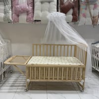 مهد السكون الذهبي – فخامة طبيعية لراحة المولود