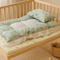 فرشة سرير أطفال قطعتين – لون أخضر فاتح بنقشة فراشا...