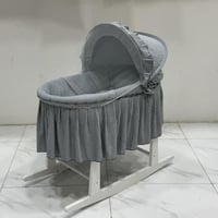 سلة موسى مع حامل هزاز خشبي