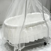 سلة موسى مع حامل هزاز و بعجلات لون ابيض