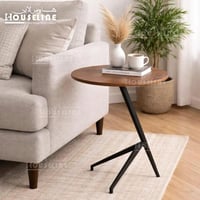 طاولة جانبية معدنية بسطح خشبي – عملية وأنيقة