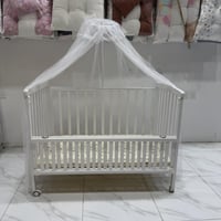 مهد السكينة البيضاء – فخامة سحابية لراحة المولود