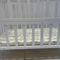 مهد السكينة البيضاء – فخامة سحابية لراحة المولود