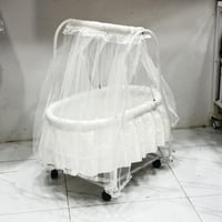 سلة موسى مع حامل هزاز و بعجلات لون ابيض