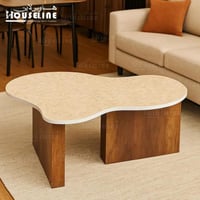 طاولة وسط عضوية سطح بيج رخامي وقاعدة خشب بني