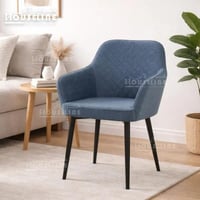 كرسي جلوس أنيق بتصميم مبطن ولمسة عصرية