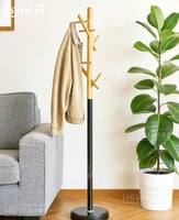 شماعة الملابس دفاش – خشبي مع قاعدة سوداء