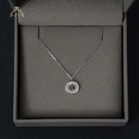 عقد ناعم حجم صغير احجار باجيت وفص اسود بالوسط | فض...