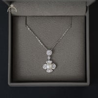 عقد وردة مع حبة لؤلؤ | فضة عيار 925