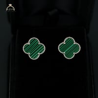 حلق ناعم تصميم وردة اخضر مقلم | فضة عيار 925