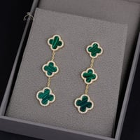 حلق مميز وردة اخضر مقلم | فضة عيار 925