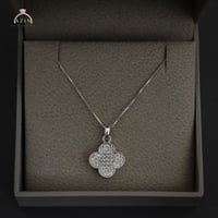 تعليقة وردة فصوص زركون وحجر اخضر من الخلف | فضة عي...