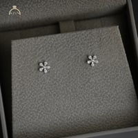 حلق وردة حجم صغير | فضة عيار 925