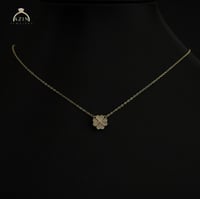 عقد ناعم وردة صدف لون ذهبي | فضة عيار 925