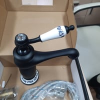 خلاط مغسلة ديكور لون أسود مع كامل الملحقات ضمان 24...