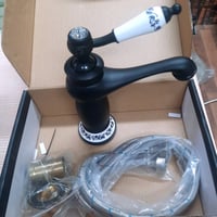 خلاط مغسلة ديكور لون أسود مع كامل الملحقات ضمان 24...