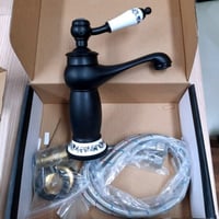 خلاط مغسلة ديكور لون أسود مع كامل الملحقات ضمان 24...