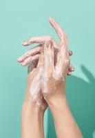 غسول اكسيس واي الصباحي المنعش للبشرة