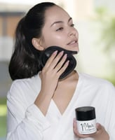 مزيل مكياج ون منت من نورة بو عوض