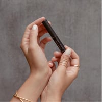 صمغ رموش هاوس اوف لاشز الاسود