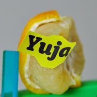 ماسك تفتيح البشرة بالحمضيات من اقلي لوفلي