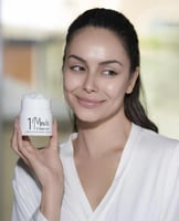 مزيل مكياج ون منت من نورة بو عوض