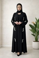 عباية سوداء أنيقة بتطريز فضي ناعم