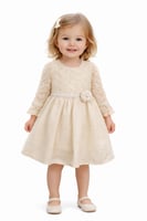 فستان بناتي كريمي ناعم بتفاصيل دانتيل ووردة أنيقة