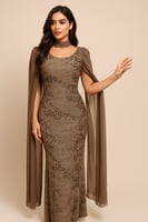 فستان سهرة طويل بتصميم فخم وكاب منسدل